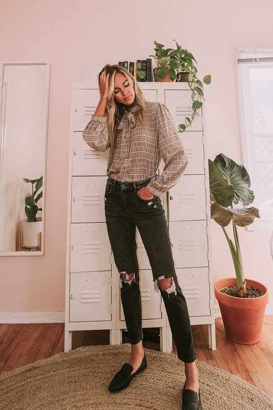Distressed Stretch Mom Jean - Black