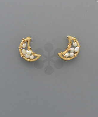 Moon and Pearl Stud